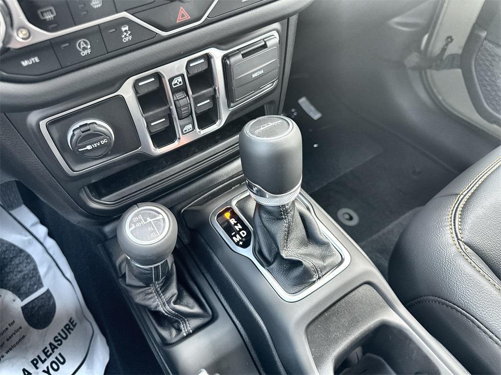 new 2025 Jeep Gladiator car, priced at $42,447