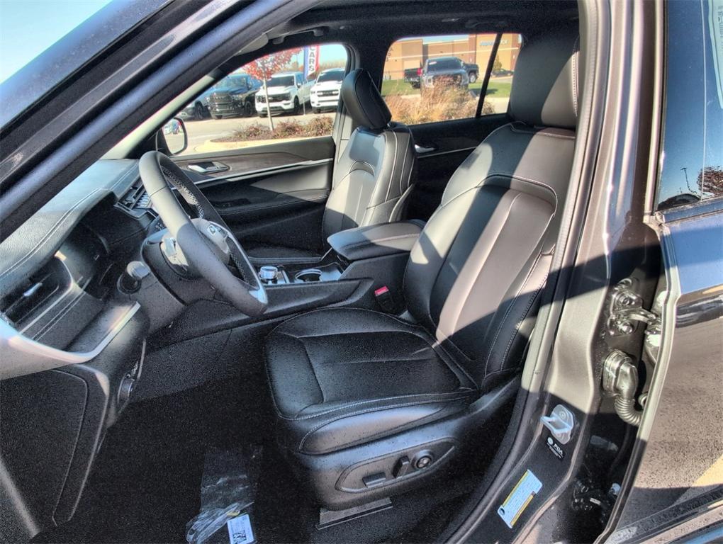 new 2025 Jeep Grand Cherokee car, priced at $46,973