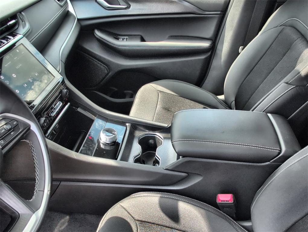 new 2025 Jeep Grand Cherokee car, priced at $34,996