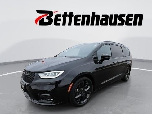 used 2021 Chrysler Pacifica car, priced at $20,500