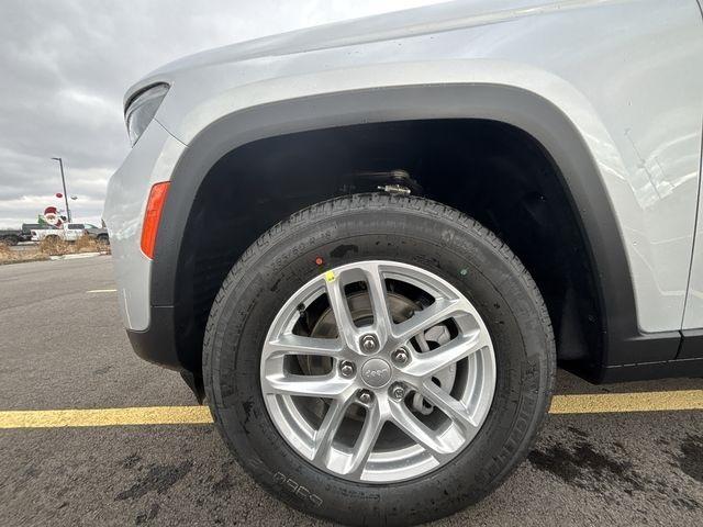 new 2025 Jeep Grand Cherokee car, priced at $40,999