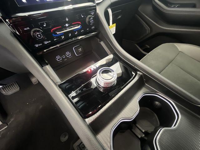 new 2025 Jeep Grand Cherokee car, priced at $40,580
