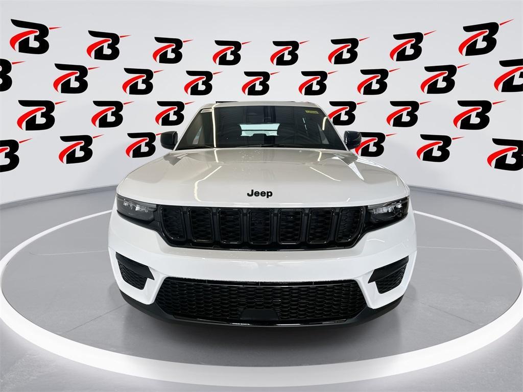 new 2025 Jeep Grand Cherokee car, priced at $41,330