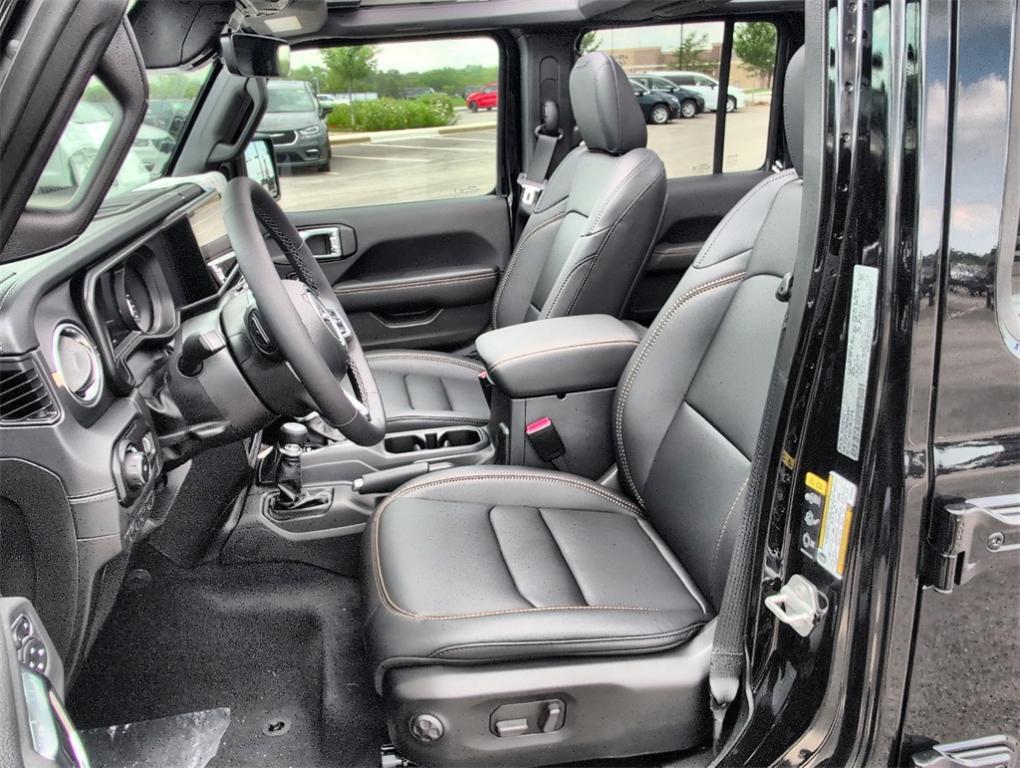 new 2025 Jeep Wrangler car, priced at $49,523