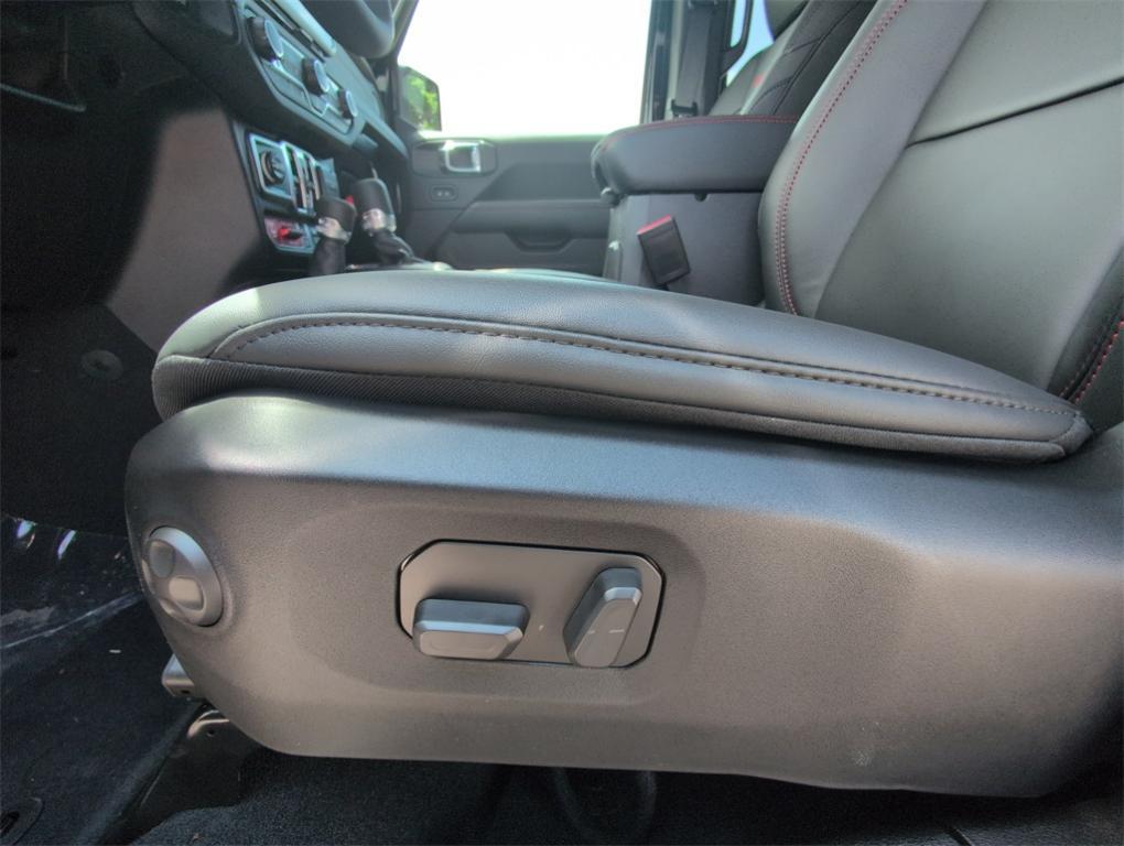 new 2025 Jeep Wrangler car, priced at $53,348