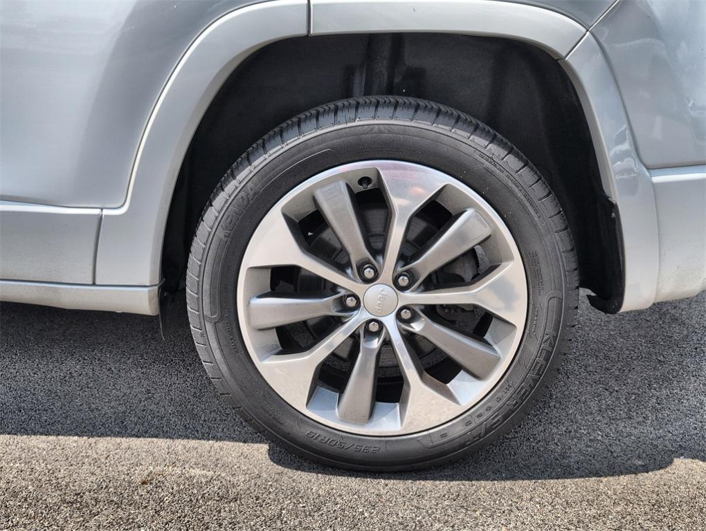 used 2019 Jeep Cherokee car, priced at $20,900