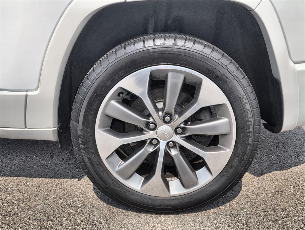 used 2019 Jeep Cherokee car, priced at $21,900