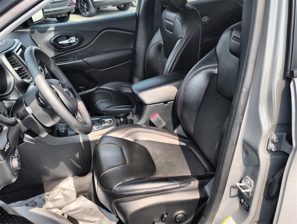 used 2022 Jeep Cherokee car, priced at $25,400