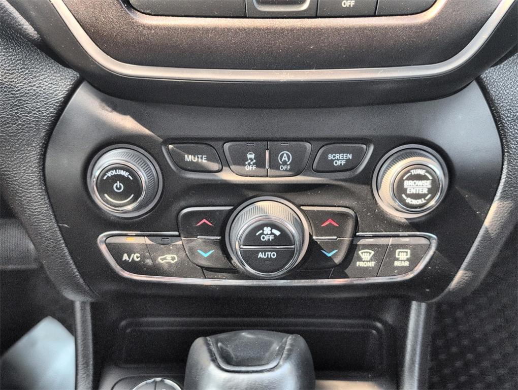 used 2022 Jeep Cherokee car, priced at $25,400