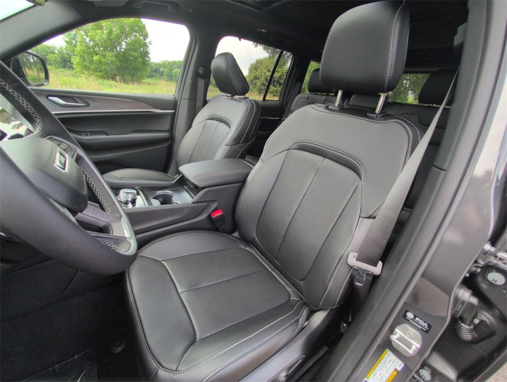 new 2025 Jeep Grand Cherokee car, priced at $44,544