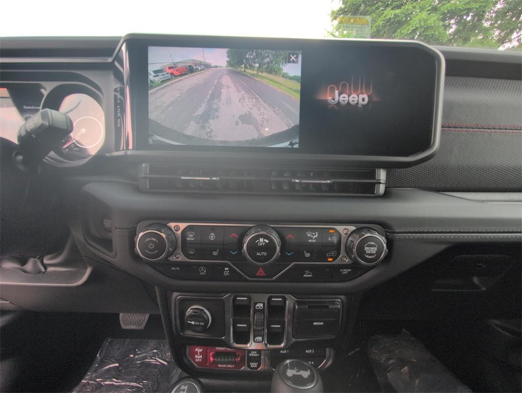 new 2025 Jeep Wrangler car, priced at $53,348