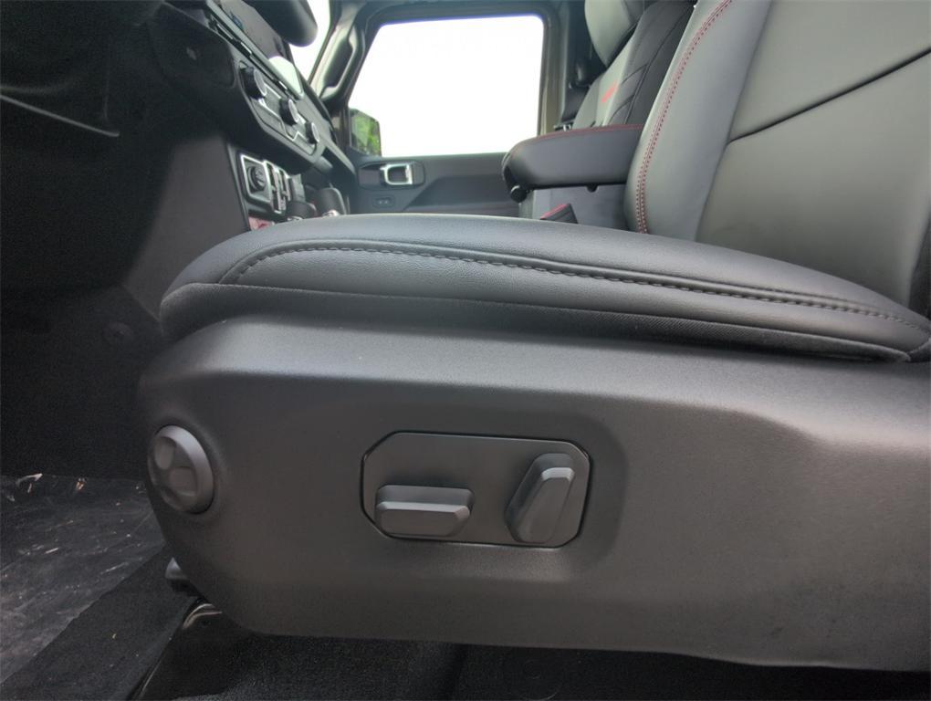 new 2025 Jeep Wrangler car, priced at $53,348