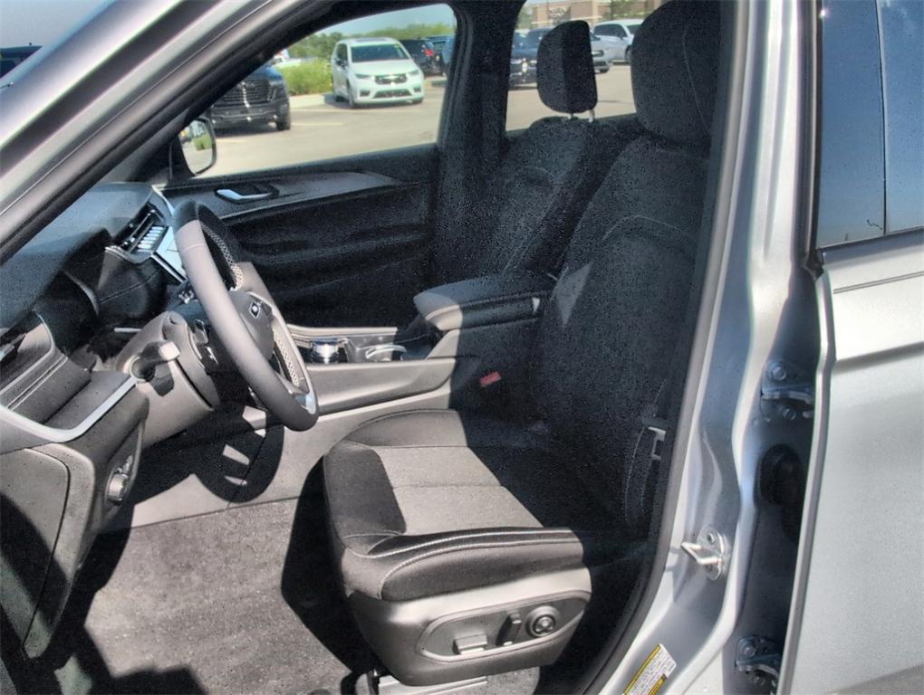 new 2025 Jeep Grand Cherokee car, priced at $35,016