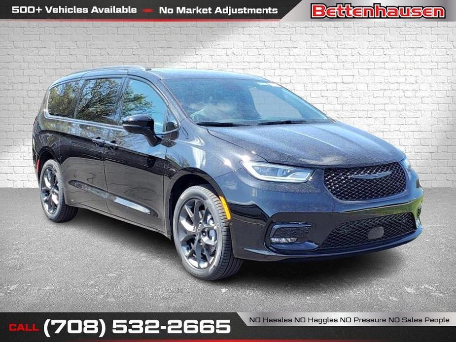 new 2024 Chrysler Pacifica car, priced at $47,805