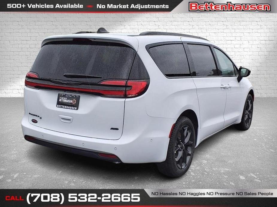 new 2024 Chrysler Pacifica car, priced at $48,017