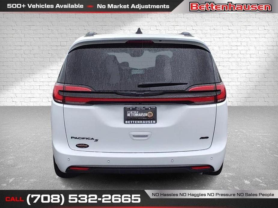 new 2024 Chrysler Pacifica car, priced at $48,017