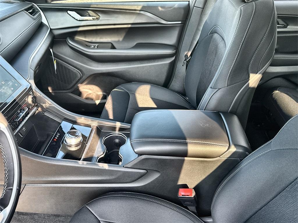 new 2025 Jeep Grand Cherokee L car, priced at $37,948