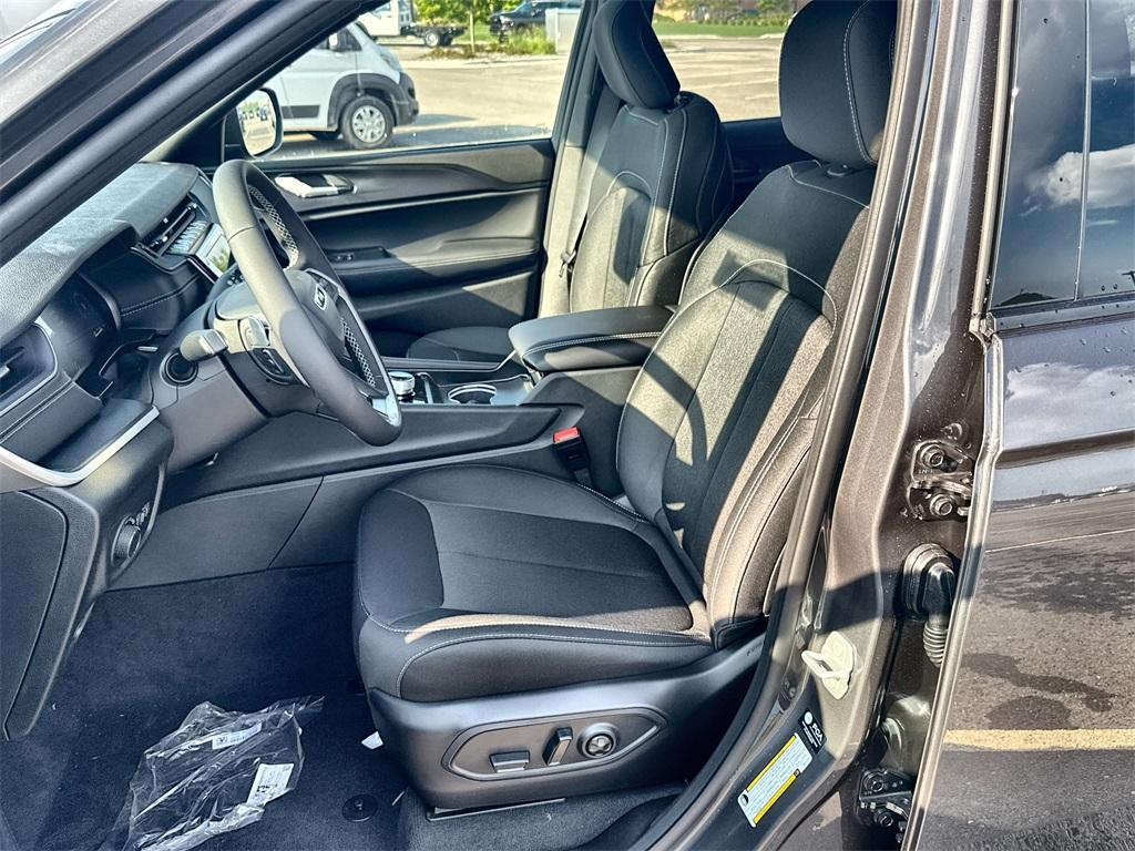 new 2025 Jeep Grand Cherokee L car, priced at $37,948