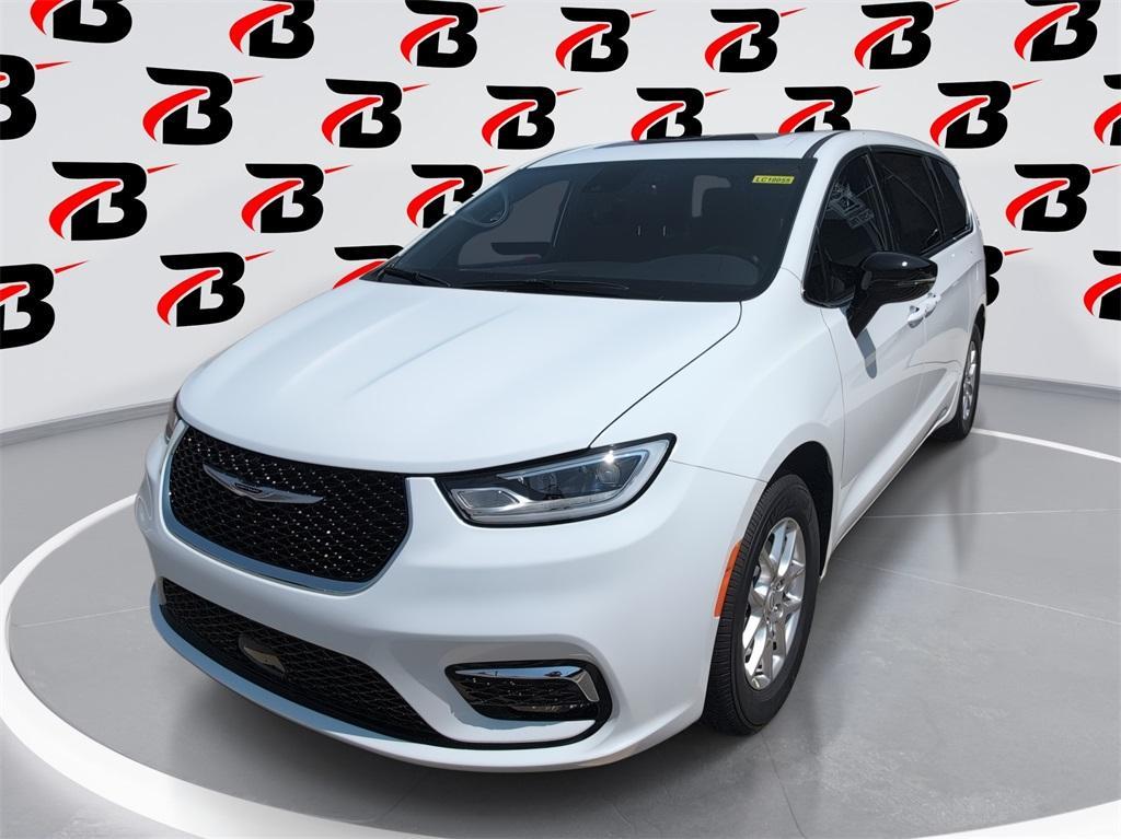 new 2025 Chrysler Pacifica car, priced at $41,239