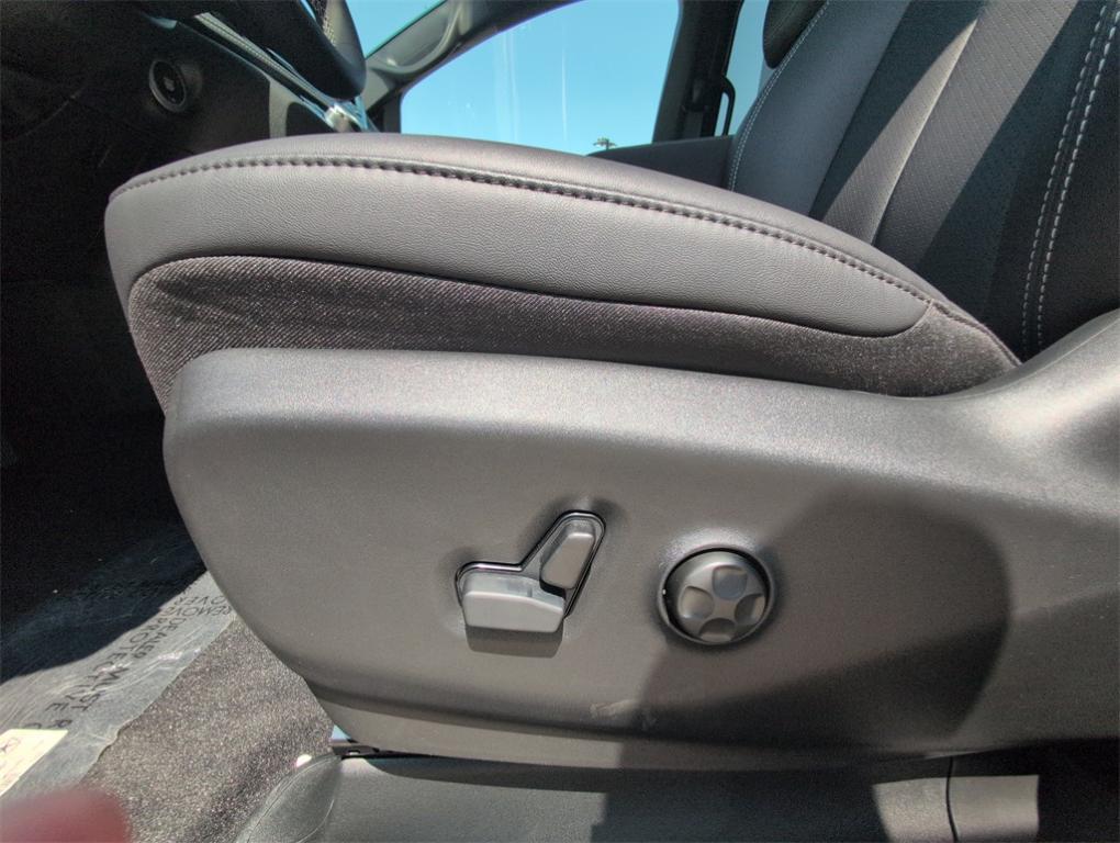 new 2025 Chrysler Pacifica car, priced at $39,389