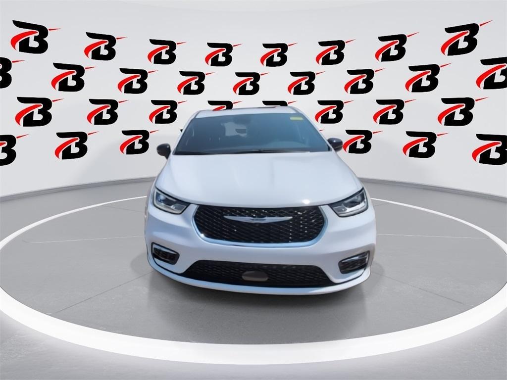 new 2025 Chrysler Pacifica car, priced at $39,389