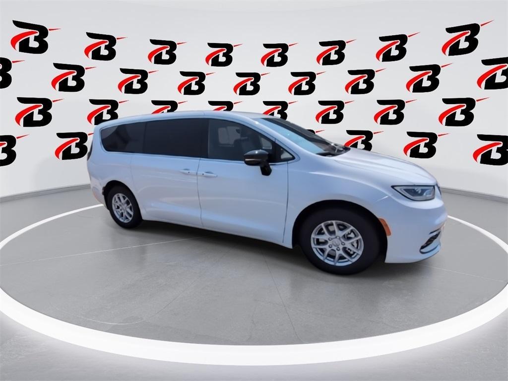 new 2025 Chrysler Pacifica car, priced at $39,389