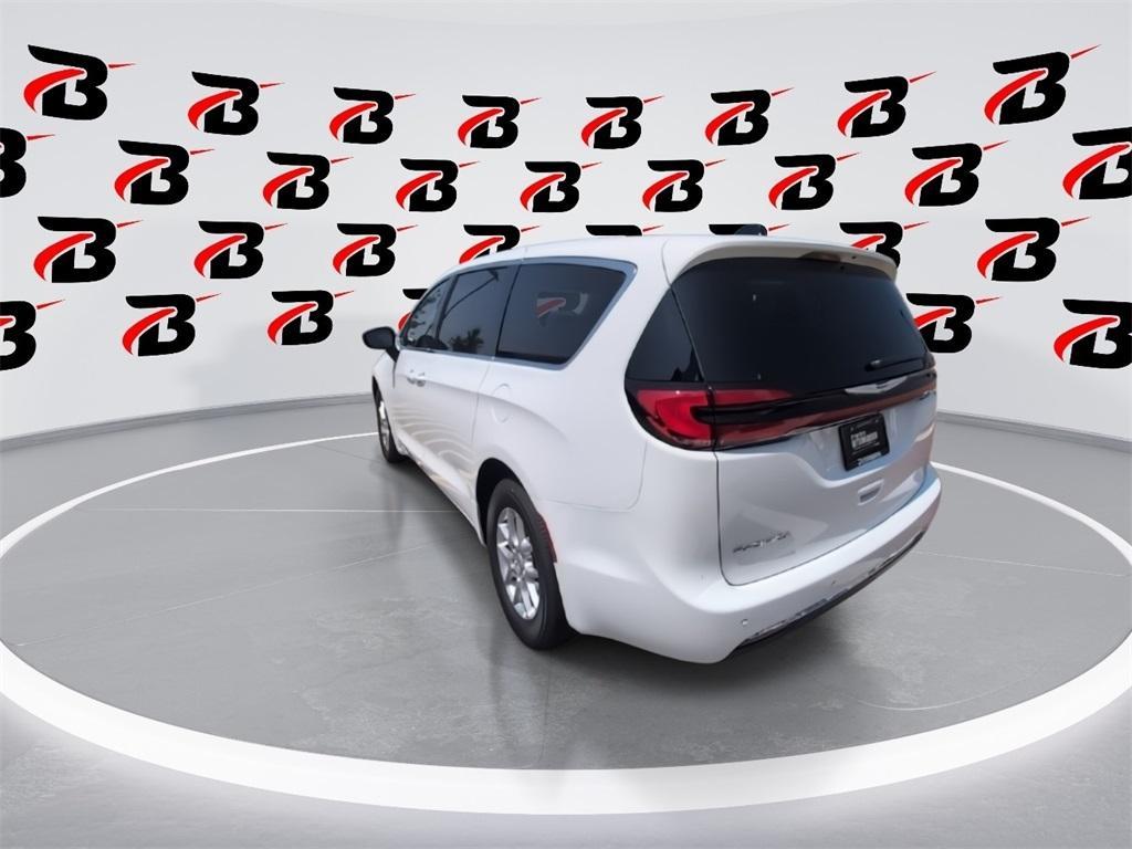 new 2025 Chrysler Pacifica car, priced at $39,389