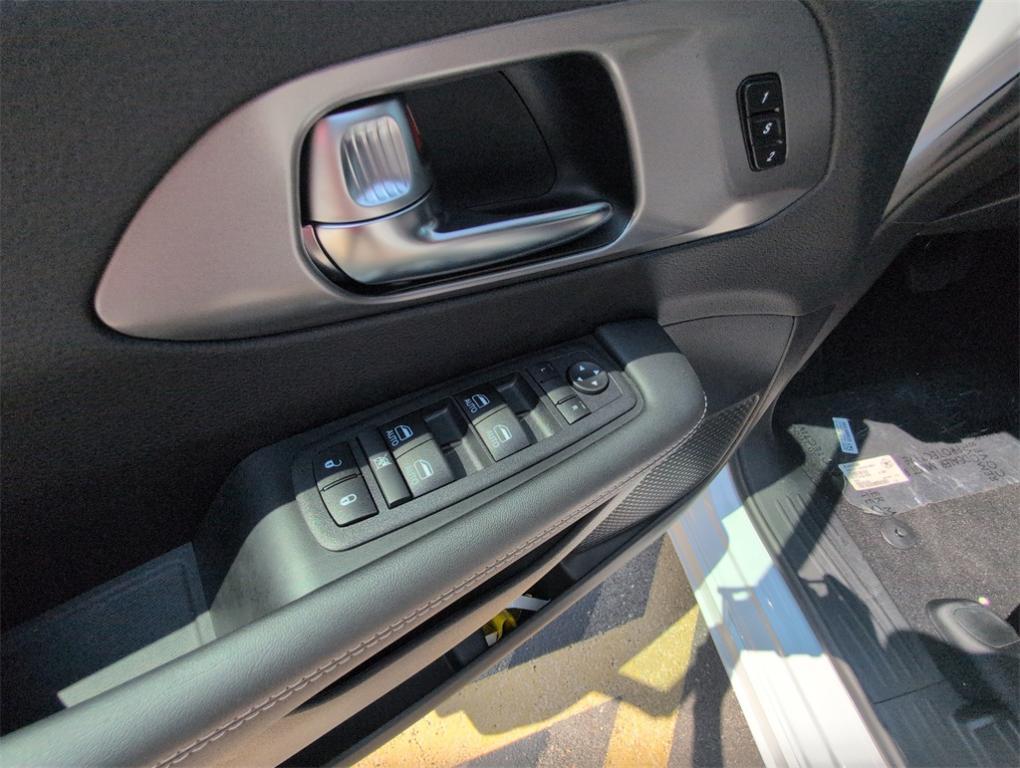 new 2025 Chrysler Pacifica car, priced at $39,389