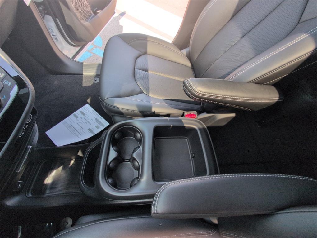 new 2025 Chrysler Pacifica car, priced at $39,389