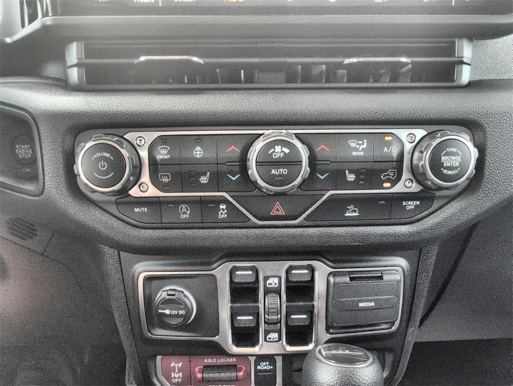 new 2025 Jeep Gladiator car, priced at $43,962
