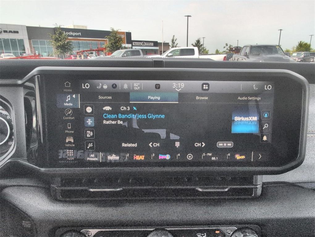 new 2025 Jeep Gladiator car, priced at $43,962