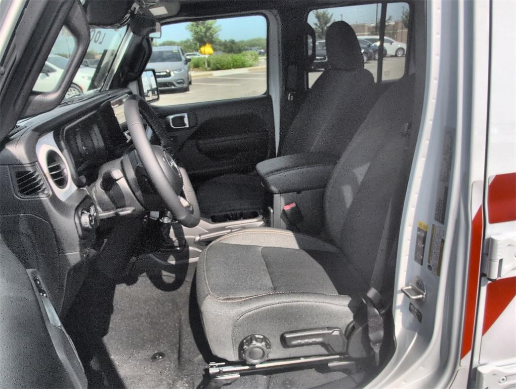 new 2025 Jeep Gladiator car, priced at $43,962