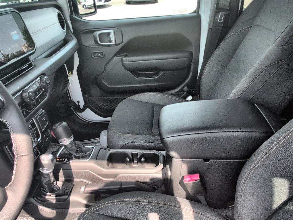 new 2025 Jeep Gladiator car, priced at $43,962