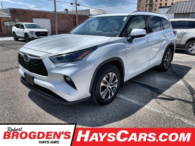 used 2022 Toyota Highlander car, priced at $41,202