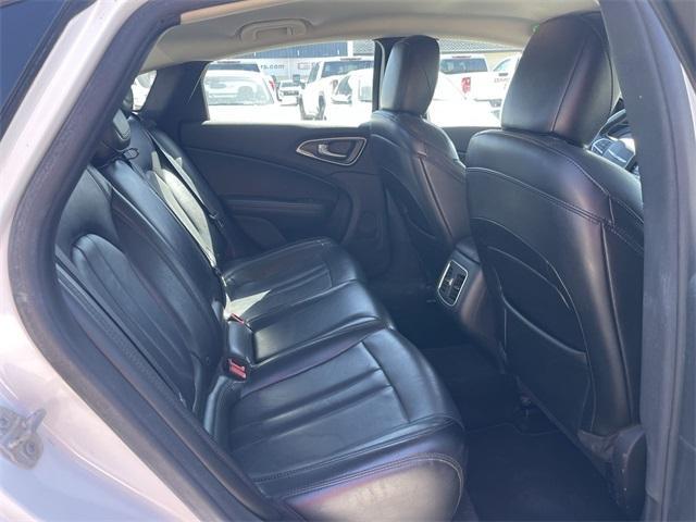used 2016 Chrysler 200 car