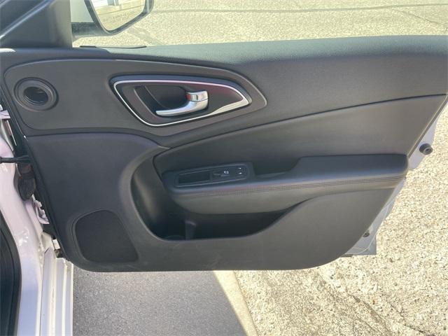 used 2016 Chrysler 200 car