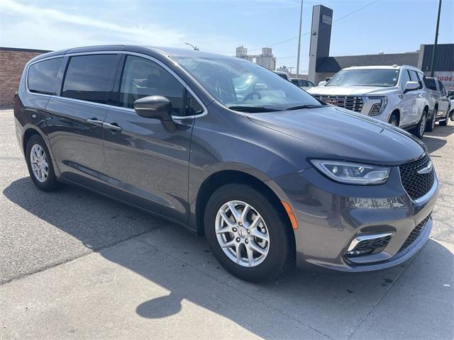 used 2023 Chrysler Pacifica car, priced at $24,995