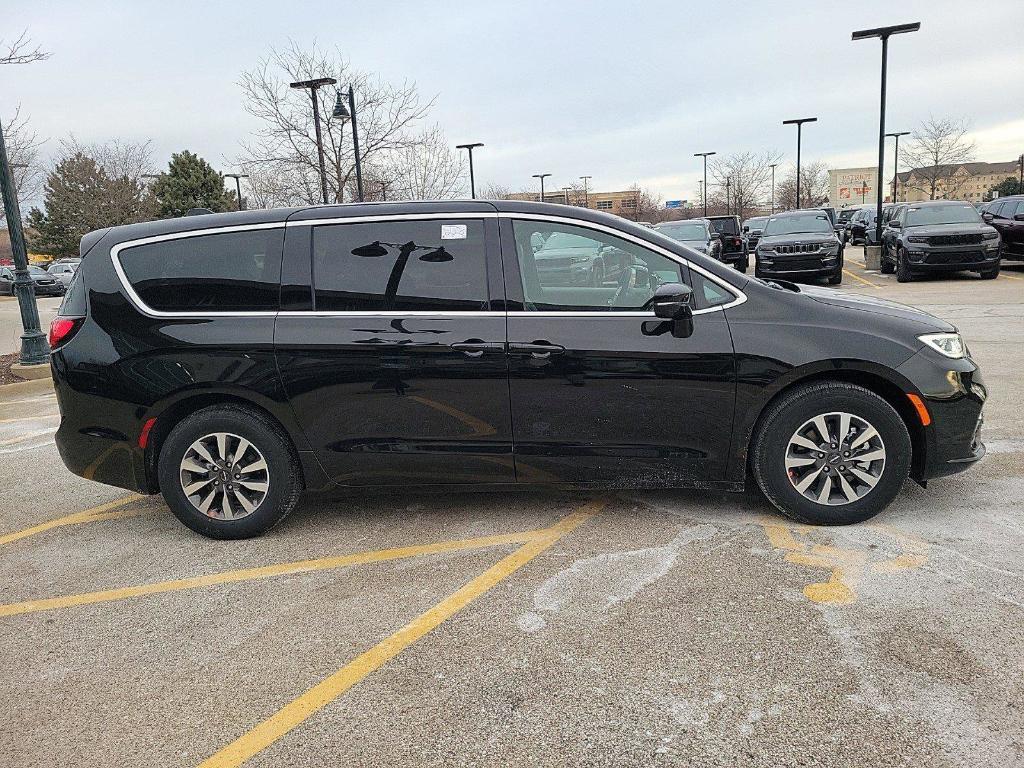 new 2025 Chrysler Pacifica Hybrid car, priced at $49,765