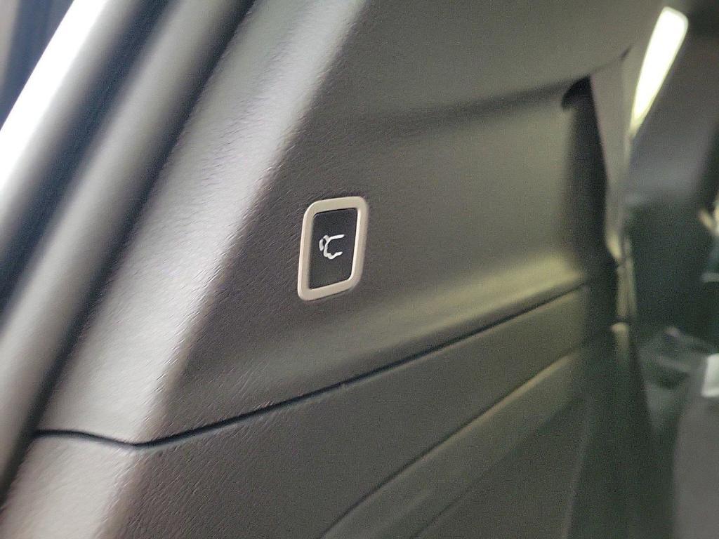 new 2025 Chrysler Pacifica Hybrid car, priced at $49,765