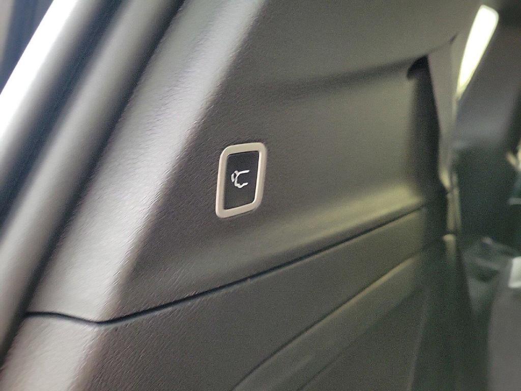 new 2025 Chrysler Pacifica Hybrid car, priced at $53,006