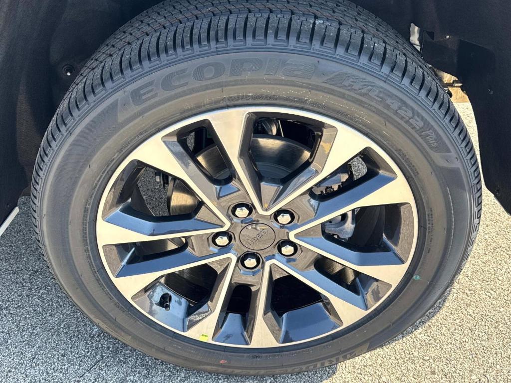 new 2025 Jeep Grand Cherokee car, priced at $57,256