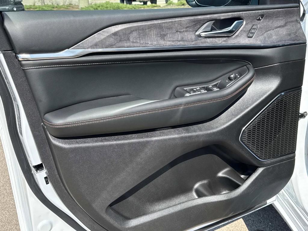 new 2025 Jeep Grand Cherokee car, priced at $57,256
