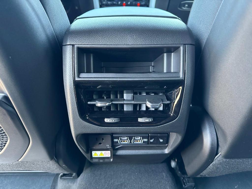 new 2025 Jeep Grand Cherokee car, priced at $57,256