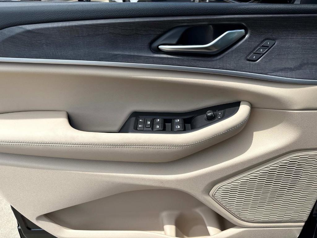new 2025 Jeep Grand Cherokee car, priced at $51,796