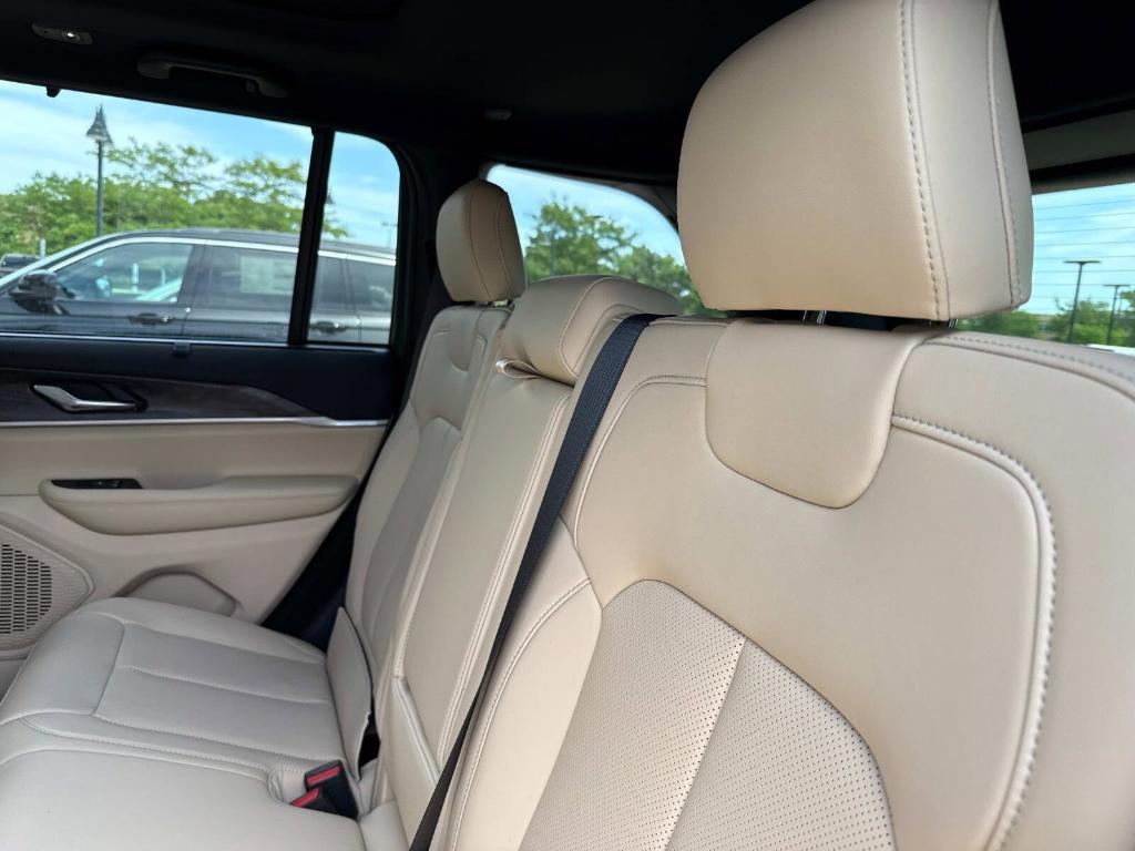 new 2025 Jeep Grand Cherokee car, priced at $51,796