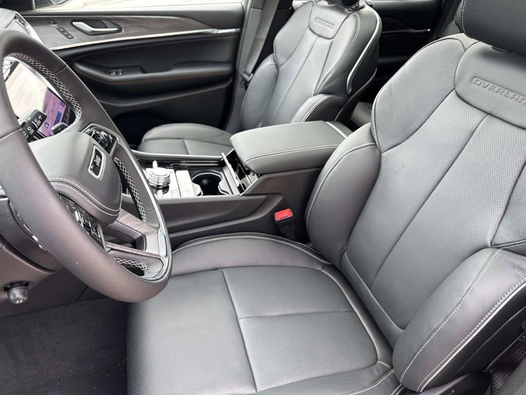new 2025 Jeep Grand Cherokee car, priced at $57,243
