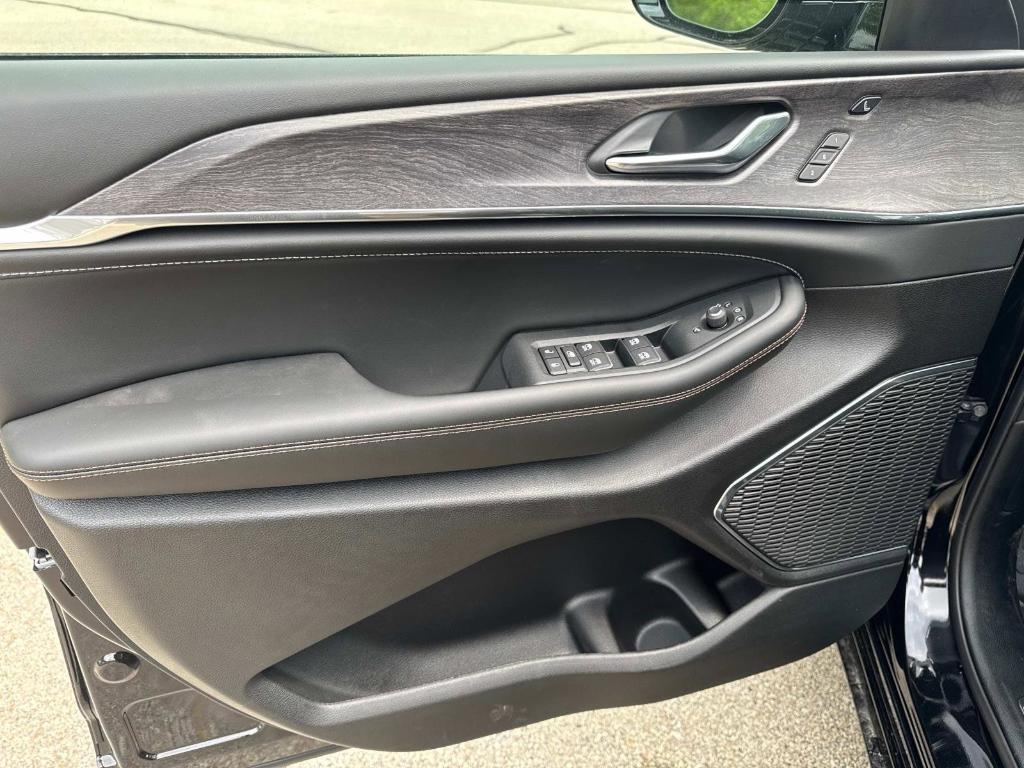 new 2025 Jeep Grand Cherokee car, priced at $57,243