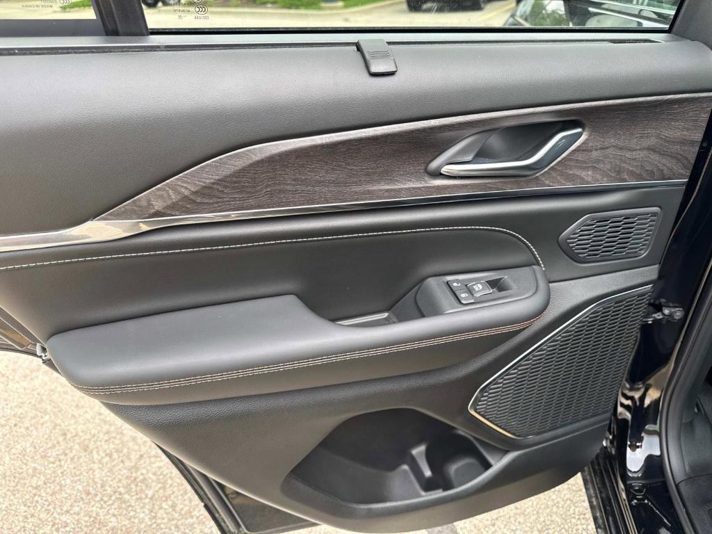 new 2025 Jeep Grand Cherokee car, priced at $57,243