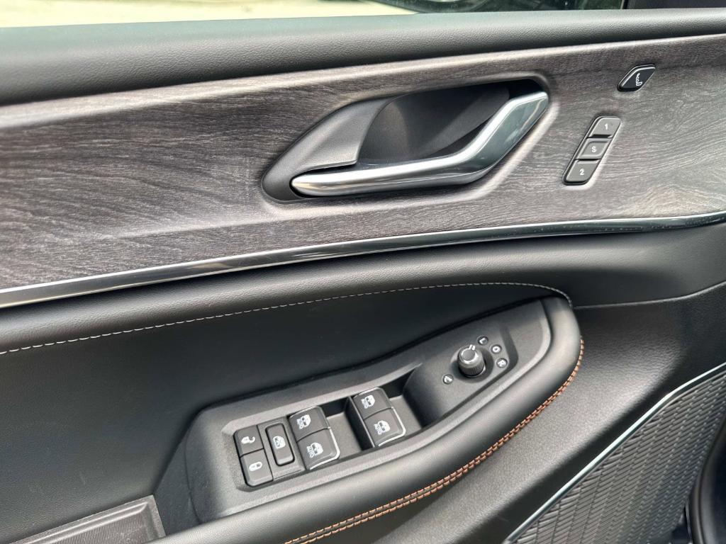new 2025 Jeep Grand Cherokee car, priced at $57,243