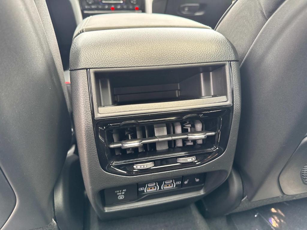 new 2025 Jeep Grand Cherokee car, priced at $57,851
